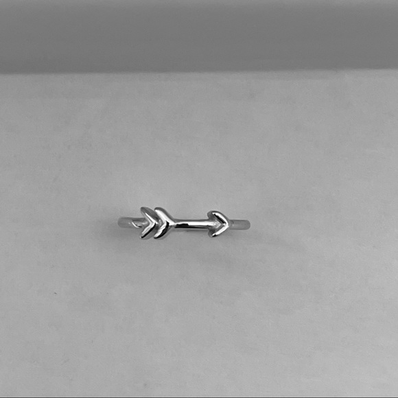 Sterling silver arrow toe ring, arrow ring, silver arrow toe ring, midi ring - Picture 2 of 8